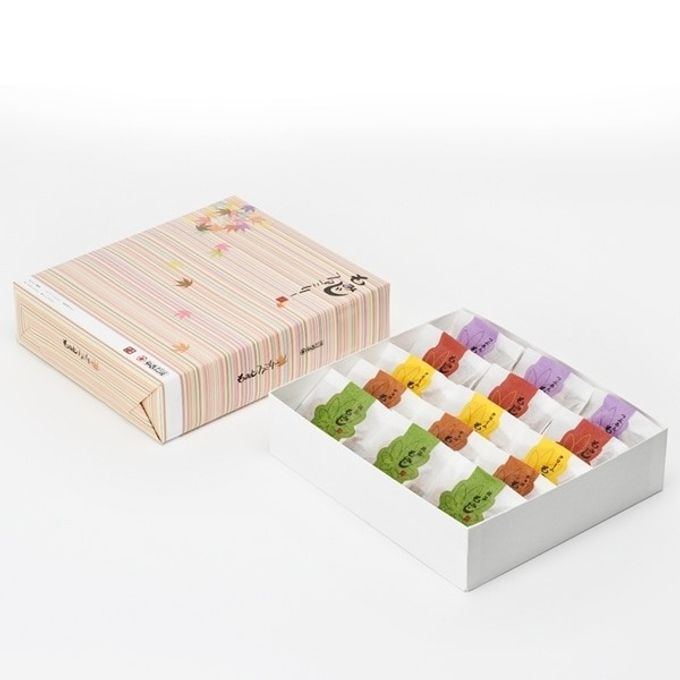 Modern flavor varieties of momiji manju